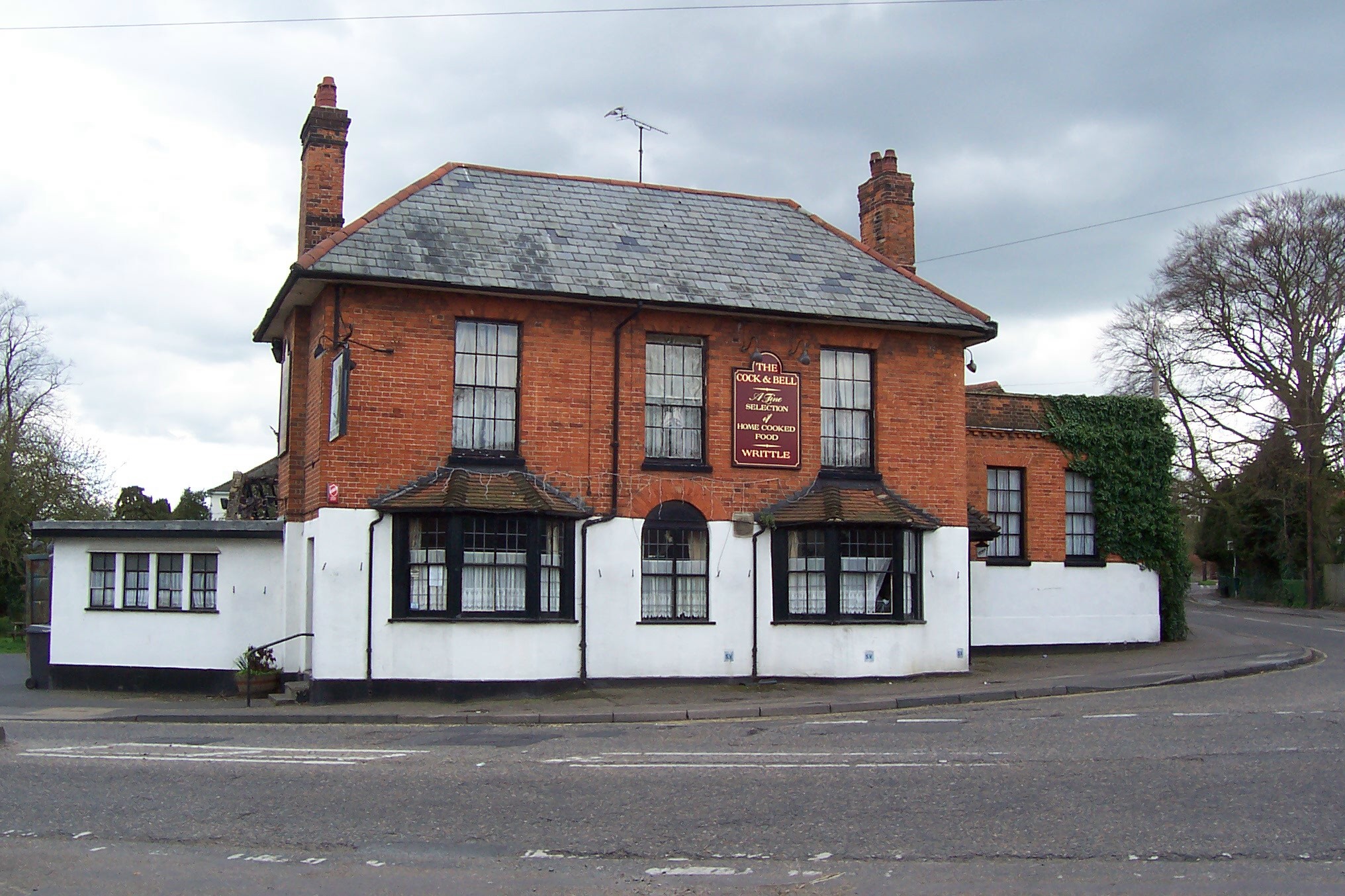 The Cock and Bell Inn, Writtle, in 2006 before it became Pakwaan